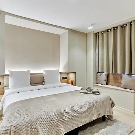 Center Of By Prestige Apartment *