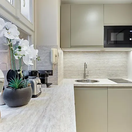 Center Of By Prestige Apartment *